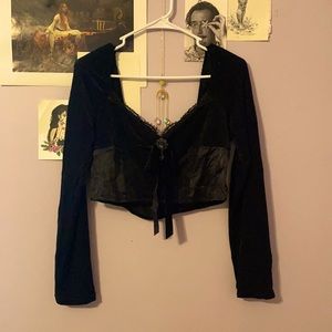 Velvet long sleeve gothic crop top with removable brooch